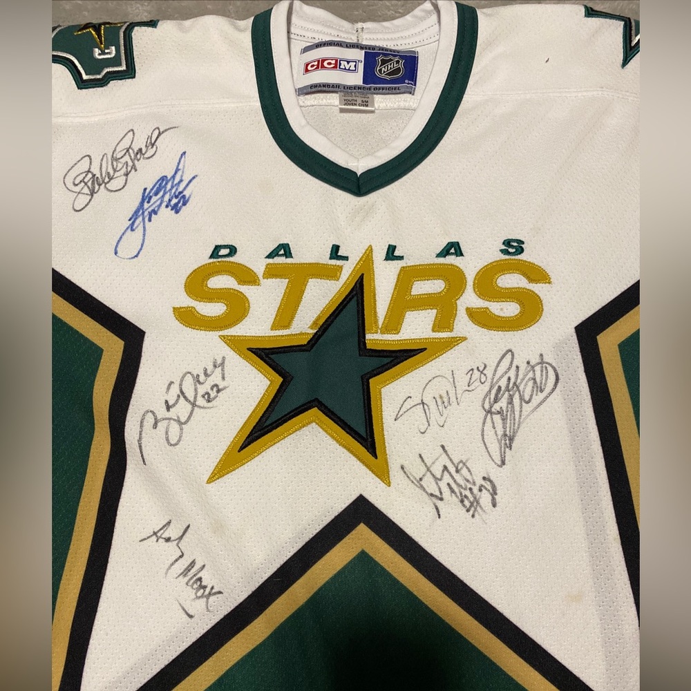 Dallas Stars Stanley Cup Team Autographed Jersey- Brett Hull